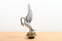 SWAN: A large swan figure mounted onto a brass radiator cap - 2