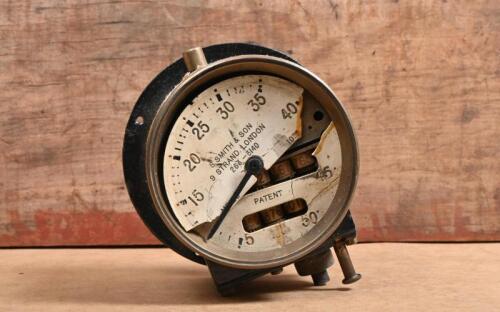 SMITHS: A Circa 1900s S.Smith & Son 0-50 miles speedometer in heavy casing