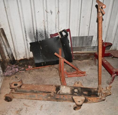 CAR JACK: An Epco No 70 2 ton&nbsp;car jack on wheels