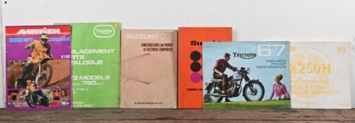 MOTORCYCLES: A collection of motorcycle references books predominantly concerned with Japanese motor cycles including Suzuki, Yamaha, together with two Triumph items including a 1967 TRIUMPH model brochure.