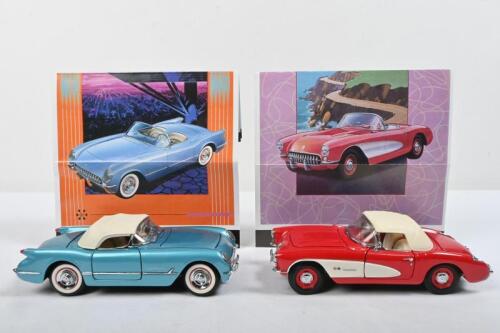 CORVETTE: Two Franklin Mint 1:24 scale C1 Corvette models. 1955 Chevrolet Corvette in blue & 1957 Chevrolet Corvette in red