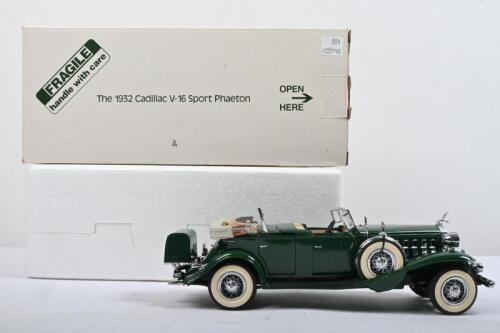 CADILLAC: A Franklin Mint 1:24 scale 1932 Cadillac V-16 Sport Phaeton
