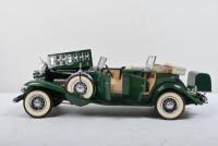 CADILLAC: A Franklin Mint 1:24 scale 1932 Cadillac V-16 Sport Phaeton - 3