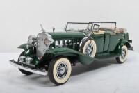 CADILLAC: A Franklin Mint 1:24 scale 1932 Cadillac V-16 Sport Phaeton - 4