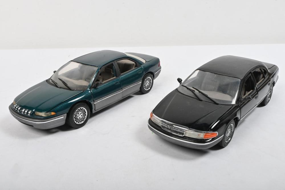 CHRYSLER: Two 1:24 scale Chrysler models by Brookfield Collectors