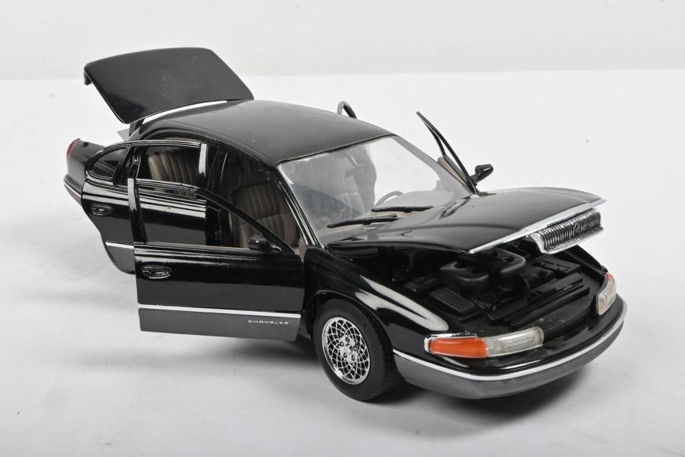 Brookfield 1994 Chrysler Concord ミニカー CHRYSLER: Two 1:24 scale Chrysler models by Brookfield Collectors