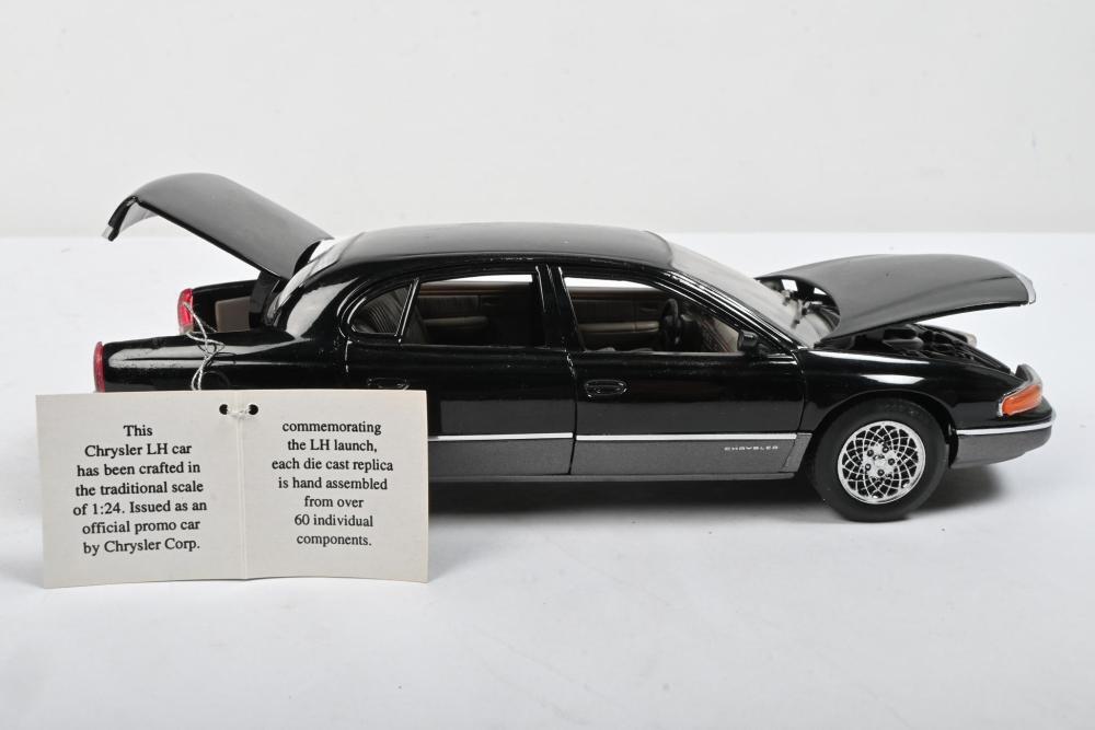 CHRYSLER: Two 1:24 scale Chrysler models by Brookfield Collectors