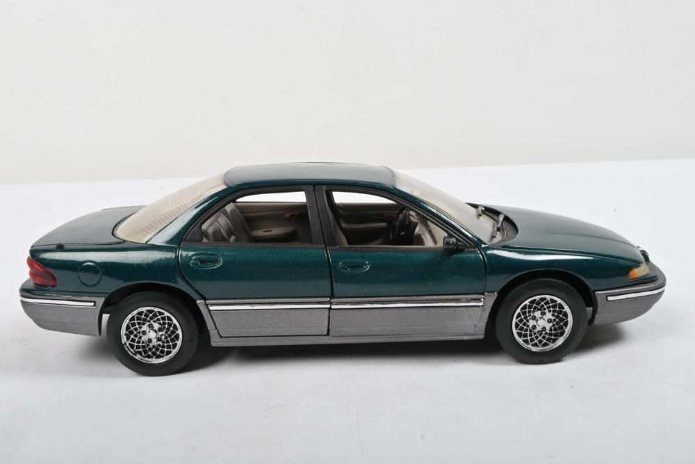 Brookfield 1994 Chrysler Concord ミニカー CHRYSLER: Two 1:24 scale Chrysler models by Brookfield Collectors