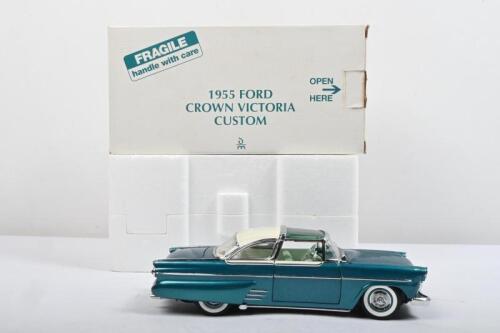 FORD: A The Danbury Mint 1:24 scale 1955 Ford Crown Victoria Custom