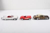 CLASSIC CARS: A complete set of 'The Classic Cars of the Fifties' by Franklin Mint. Models with display shelf - 12