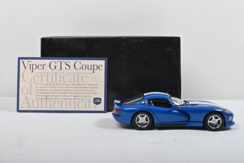 CHRYSLER: Two 1:24 scale Brookfield Collectors Guild DODGE VIPER RT/10