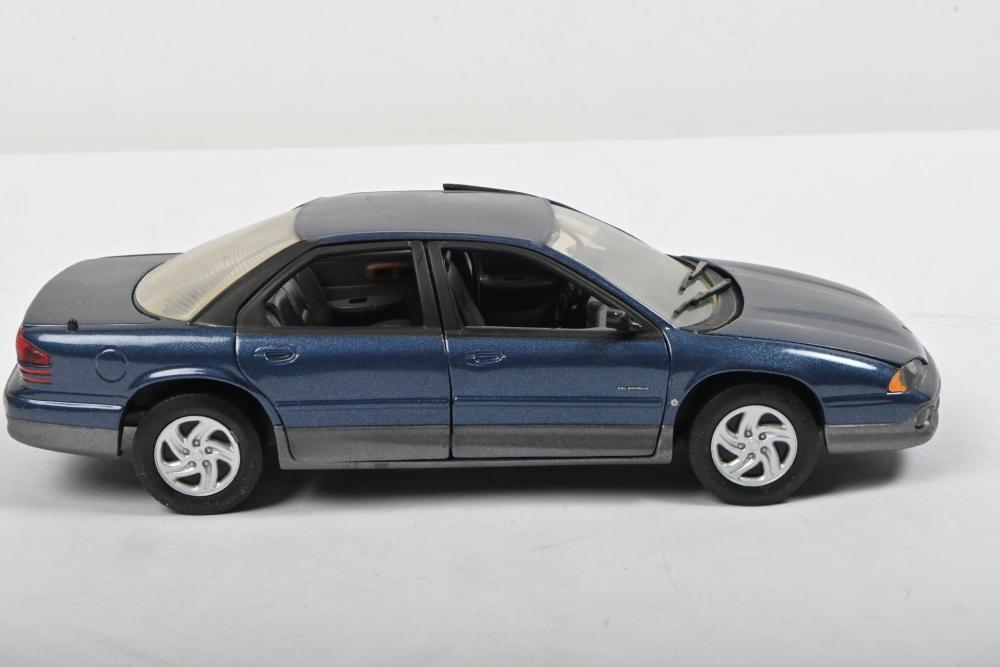 Brookfield 1994 クライスラー　ニューヨーカー　1/24 ミニカー Miniature Curbside BROOKFIELD / 1994 CHRYSLER NEW YORKER 1/24 未