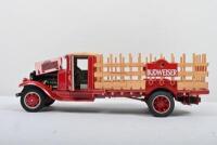 INTERNATIONAL: A The Danbury Mint 1:24 scale 1933&nbsp;International&nbsp;Budweiser Delivery Truck in 'ANHEUSER-BUSCH BUDWEISER' livery - 2