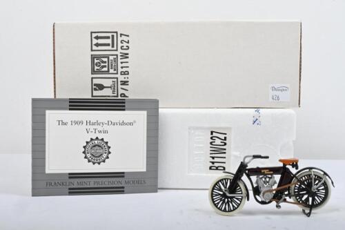 HARLEY-DAVISON: A Franklin Mint 1:24 scale 1909 Harley-Davidson V-Twin (B11WC27)
