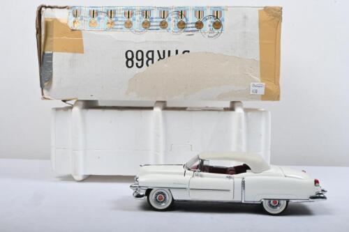 CADILLAC: A Franklin Mint 1:24 scale 1953 Cadillac Eldorado. White