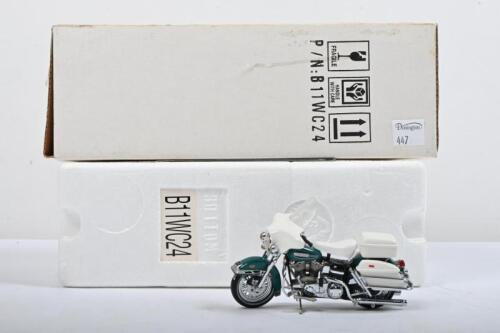 HARLEY-DAVISON: A Franklin Mint 1:24 scale 1976&nbsp;Harley-Davidson Electra Glide Motorcycle&nbsp;(B11WC24)