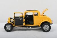 AMERICAN GRAFFITI: A Franklin Mint 1:24 scale 1932 Ford Deuce Coupe - 'THE AMERICAN GRAFFITI DEUCE COUPE' - 2