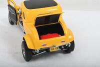 AMERICAN GRAFFITI: A Franklin Mint 1:24 scale 1932 Ford Deuce Coupe - 'THE AMERICAN GRAFFITI DEUCE COUPE' - 4