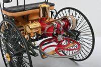 BENZ: An impressive Franklin Mint 1:8 scale 1886 Benz Patent Motorwagen - 4