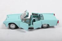AMERICAN CARS: Three Franklin Mint 1:43 scale American car models. Cadillac El Dorado, Ford Thunderbird & 1961 Lincoln Continental convertible - 2