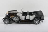 ROLLS-ROYCE: A Franklin Mint 1:24 scale 1907&nbsp;Rolls-Royce Silver Ghost (B11RS11). Silver with black chassis