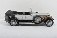 ROLLS-ROYCE: A Franklin Mint 1:24 scale 1907&nbsp;Rolls-Royce Silver Ghost (B11RS11). Silver with black chassis - 3