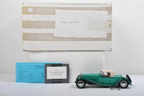 BUGATTI: A Franklin Mint 1:24 scale 1929&nbsp;Bugatti Royale Roadster&nbsp;(B11UW50) in green (Edsers)