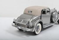 DUESENBERG: A Franklin Mint 1:24 scale 1933 Duesenberg&nbsp;20 Grand (B11PW73) - 6