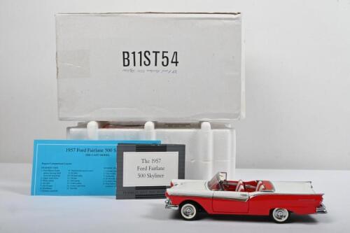 FORD: A Franklin Mint 1:24 scale 1957&nbsp;Ford Fairlane 500 Skyliner&nbsp;(B11ST54)
