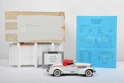 AUBURN: A Franklin Mint 1:24 scale 1935 Auburn 851 Boattail Speedster (B11PT92)