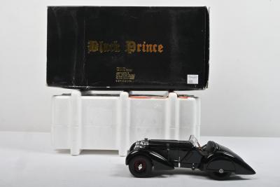 MERCEDES-BENZ: A CMC 1:24 scale 1932 Mercedes-Benz SSK (M 001) - 'Der Schwarze Prinz'