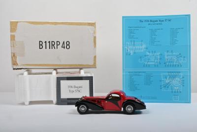 BUGATTI: A Franklin Mint 1:24 scale 1936 Bugatti Type 57 SC (B1RP48)