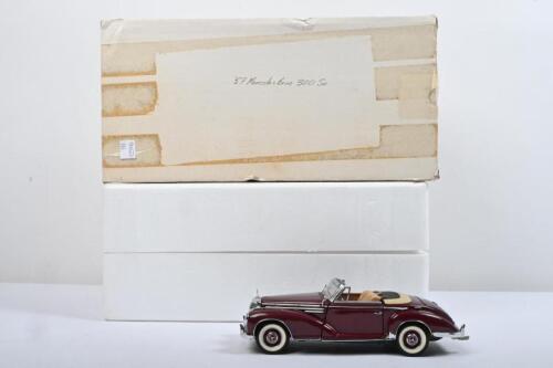 MERCEDES-BENZ: A Franklin Mint 1:24 scale Mercedes-Benz 300Sc&nbsp;(B11UG29)