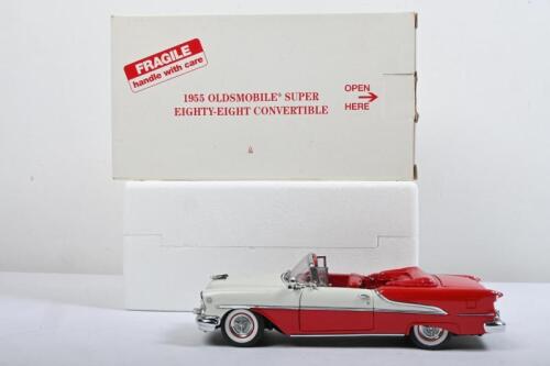 OLDSMOBILE: A The Danbury Mint 1:24 scale 1955 OLDSMOBILE SUPER EIGHTY-EIGHT CONVERTIBLE