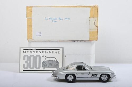 MERCEDES-BENZ: A Franklin Mint 1:24 scale 1954 Mercedes-Benz 300SL (B11KC49)