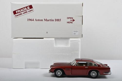 ASTON MARTIN: A The Danbury Mint 1:24 scale 1965 Aston Martin DB5