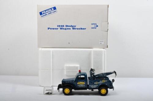 DODGE: A The Danbury Mint 1:24 scale 1946 Dodge Power Wagon Wrecker