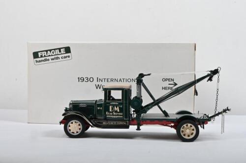 INTERNATIONAL: A The Danbury Mint 1:24 scale 1930 International&nbsp;Wrecker. 'DM ROAD SERVICE' livery