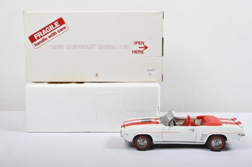 CHEVROLET: A The Danbury Mint 1:24 scale 1969&nbsp;CHEVROLET CAMARO SS. Racing colours