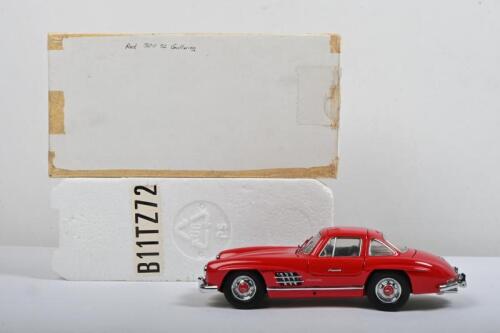 MERCEDES-BENZ: A Franklin Mint 1:24 scale 1954 Mercedes-Benz 300SL (B11TZ72)