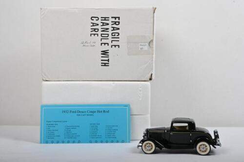 FORD: A Franklin&nbsp;Mint 1:24 scale 1932 Ford V8 Deuce Coupe (B11TQ11)