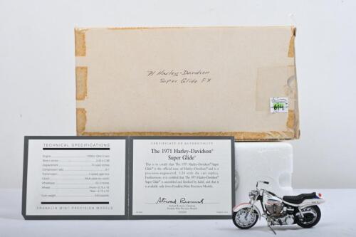 HARLEY-DAVISON: A Franklin Mint 1:24 scale 1971&nbsp;Harley-Davidson Super Glide&nbsp; (B11WC30)