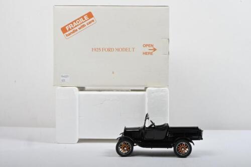 FORD: A The Danbury&nbsp;Mint 1:24 scale 1925&nbsp;Ford MODEL T RUNABOUT utility