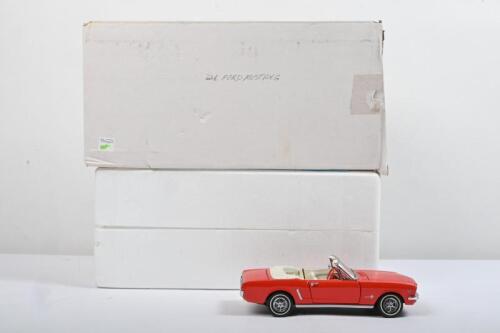 FORD: A The Danbury Mint 1:24 scale 1964.5&nbsp;Ford Mustang (B11TQ14)