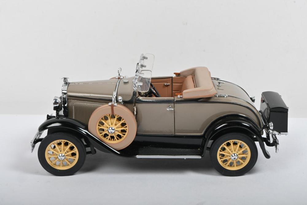 Danbury mint 1931 ford model hot sale a roadster