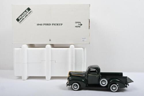 FORD: A The Danbury Mint&nbsp;1:24 scale 1942&nbsp;Ford Pickup. Sage Green