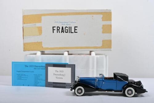 DUESENBERG: A Franklin Mint 1:24 scale 1933 Duesenberg 20 Grand