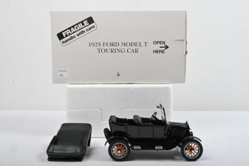 FORD: A The Danbury Mint&nbsp;1:24 scale 1925&nbsp;FORD MODEL T TOURING CAR