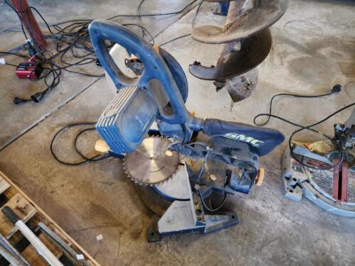 BANDSAW: A Universal 14" wood cutting bandsaw
