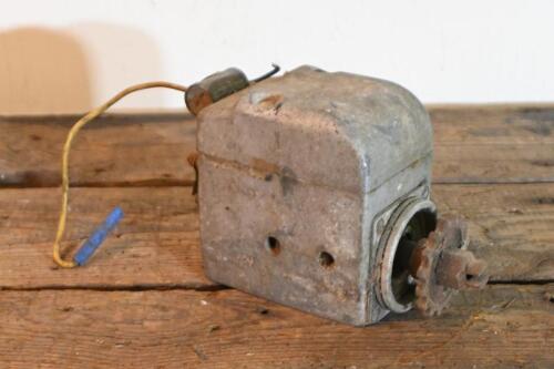 MAGNETO: A Pal magneto made in Czechoslovakia Type 443.211-2_1.31